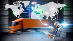 Toàn cảnh trung tâm logistics tại Bắc Ninh với xe tải và các hoạt động vận chuyển.